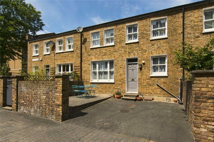 3 Bedroom Terraced House To Rent In Lyn Mews, Bow, London, E3