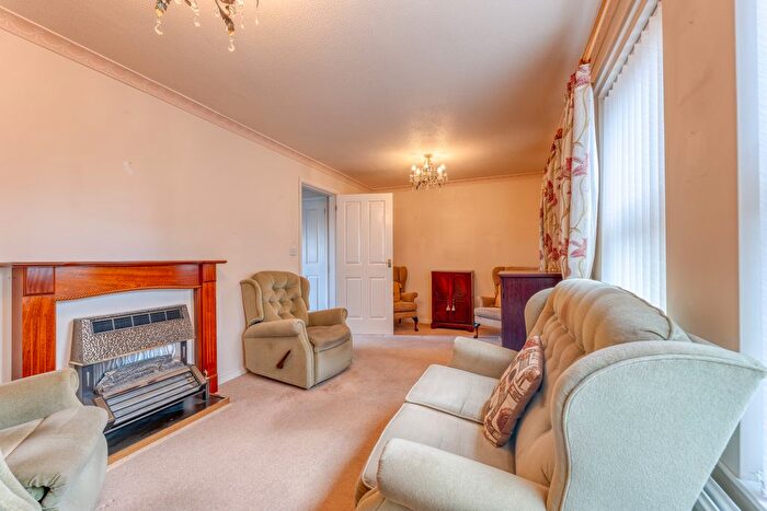 2 Bedroom End Of Terrace House For Sale In Bishopdale, Worksop, S81