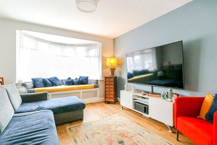 5 Bedroom Semi-Detached House For Sale In Carnarvon Avenue, Enfield, EN1