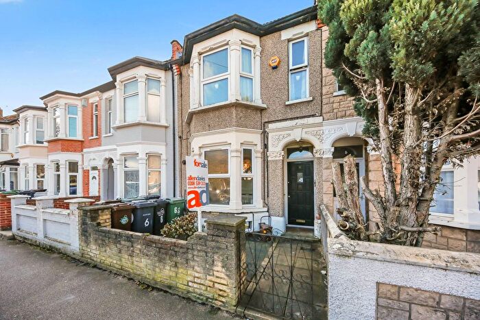 1 Bedroom Flat For Sale In King Edward Road, Leyton, E10