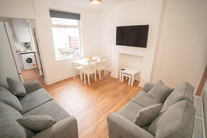 4 Bedroom Terraced House To Rent In School Road, Crookes, S10