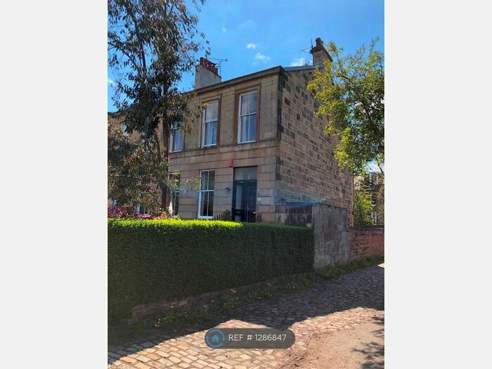 3 Bedroom Flat To Rent In Regent Park Square, Glasgow G41