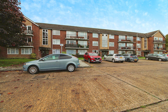 2 Bedroom Flat To Rent In Rydal Way, South Ruislip, HA4