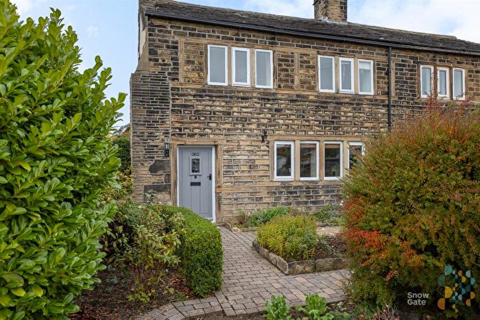 3 Bedroom End Of Terrace House For Sale In Penistone Road, Shelley, Huddersfield, HD8