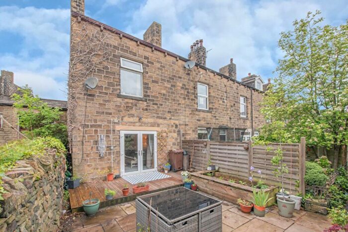 3 Bedroom End Of Terrace House For Sale In Murton Grove, Steeton, BD20