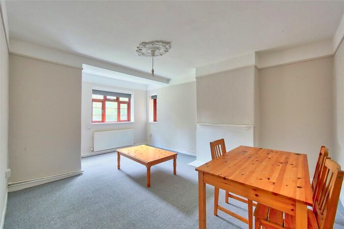 3 Bedroom Flat To Rent In Poynders Gardens, London, SW4