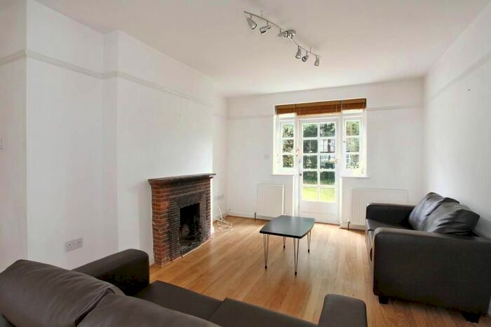 3 Bedroom Detached House To Rent In Asmuns Hill, London, NW11
