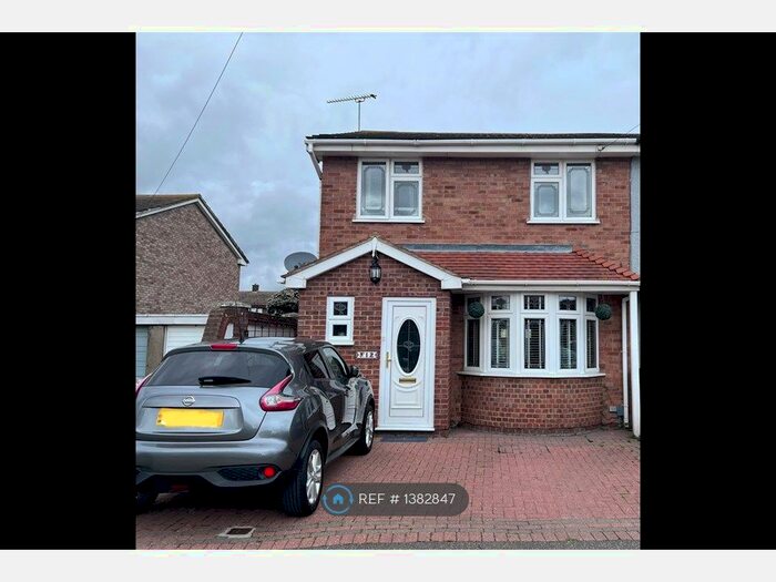 3 Bedroom Semi-Detached House To Rent In Delview, Canvey Island, SS8