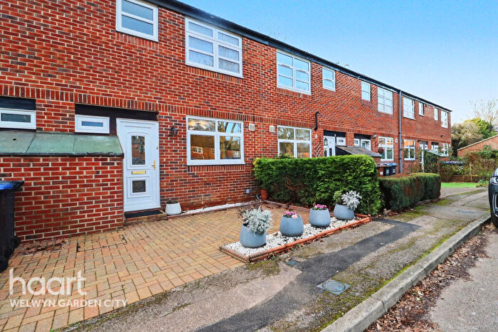 3 Bedroom Terraced House For Sale In Guessens Grove, Welwyn Garden City, AL8
