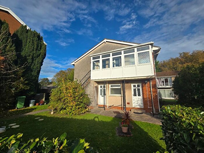 2 Bedroom Ground Maisonette For Sale In Clos Hendre, Rhiwbina, Cardiff, CF14