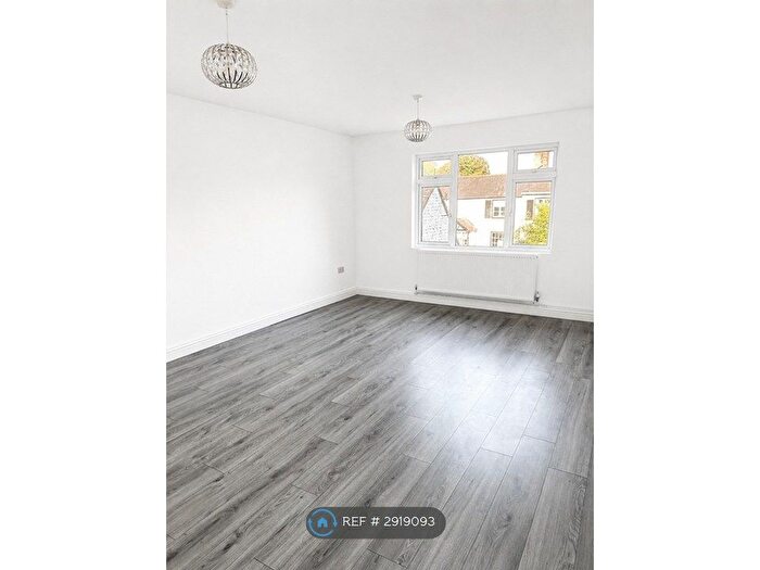 2 Bedroom Flat To Rent In Walmer, Deal, CT14