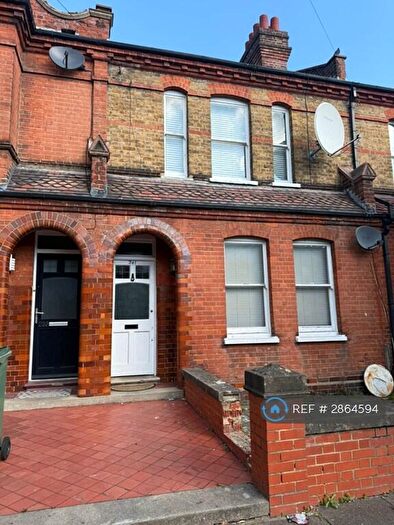 5 Bedroom Semi-Detached House To Rent In Gladstone Avenue, London, N22