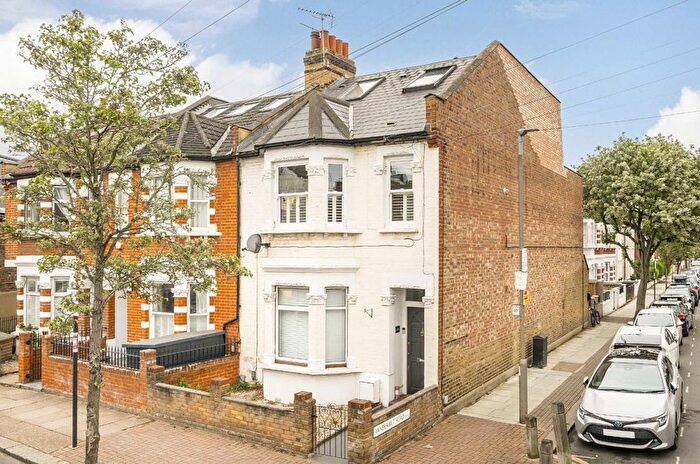 4 Bedroom Flat For Sale In Winfrith Road, Earlsfield, SW18