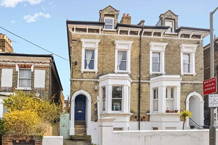 2 Bedroom Flat To Rent In Ramsden Road, Balham, SW12