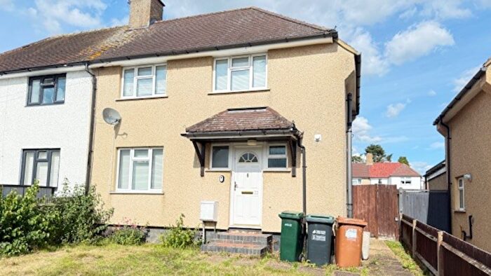 2 Bedroom Semi-detached House For Sale In Basing Rd, Rickmansworth, WD3