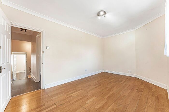 2 Bedroom Maisonette For Sale In Harrow Road, London, E11