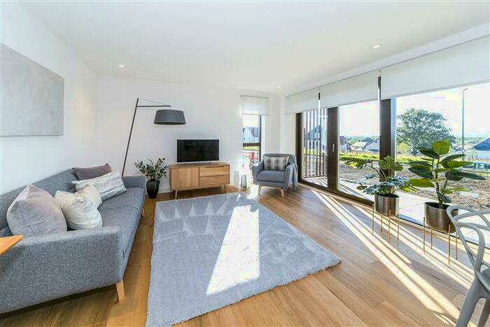 2 Bedroom Flat To Rent In Rocky Lane, Haywards Heath, RH16