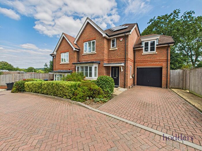 4 Bedroom Semi-Detached House For Sale In Lowther Close, Chertsey, Surrey, KT16