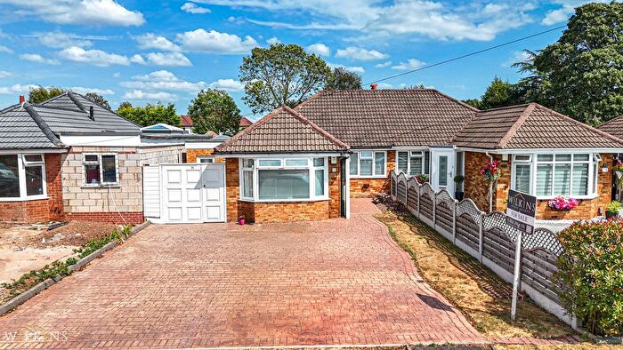 2 Bedroom Bungalow For Sale In Whitehouse Crescent, Sutton Coldfield, West Midlands, B75