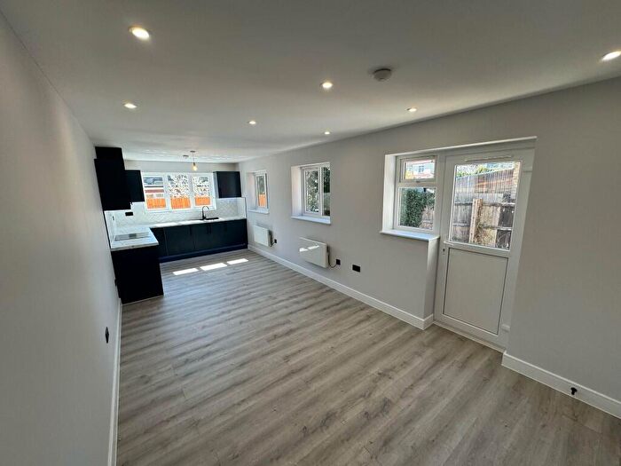 3 Bedroom Flat To Rent In Turkey Street, Enfield, Greater London, EN3