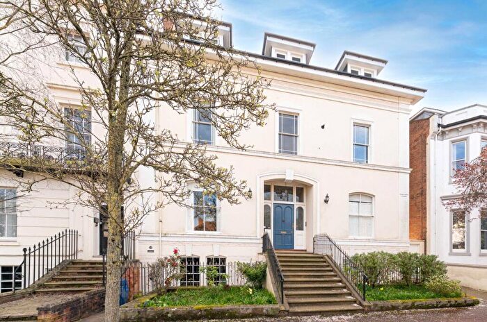 2 Bedroom Maisonette For Sale In Leam Terrace, Leamington Spa, Warwickshire, CV31