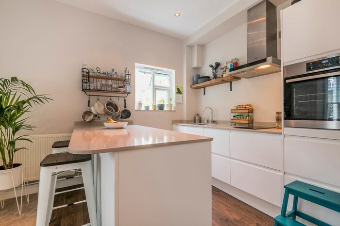 2 Bedroom Flat To Rent In Lordship Lane, London, SE22