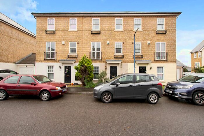 5 Bedroom Terraced House To Rent In Saffron Close, Maidstone, Kent, ME16