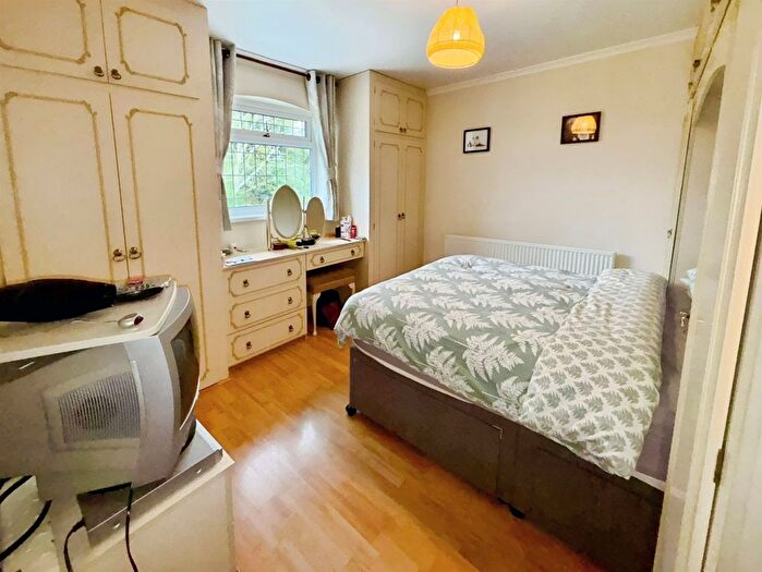 4 Bedroom Detached House For Sale In Grove Vale Avenue, Birmingham, B43