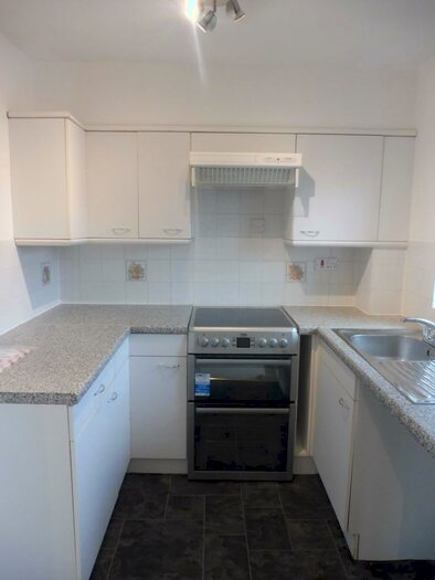 2 Bedroom Flat To Rent In Tor Close, Waterlooville, PO7