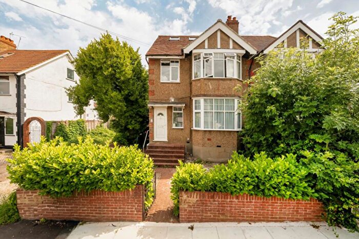 Studio To Rent In Park Lane, Harrow, HA2