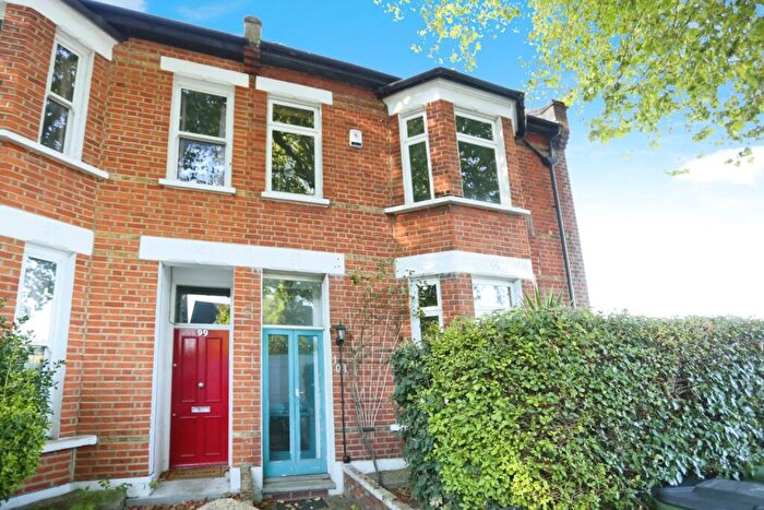 2 Bedroom End Of Terrace House To Rent In St. Johns Park London, SE3