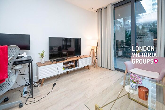 2 Bedroom Flat To Rent In Neroli House, Piazza Walk, London, E1