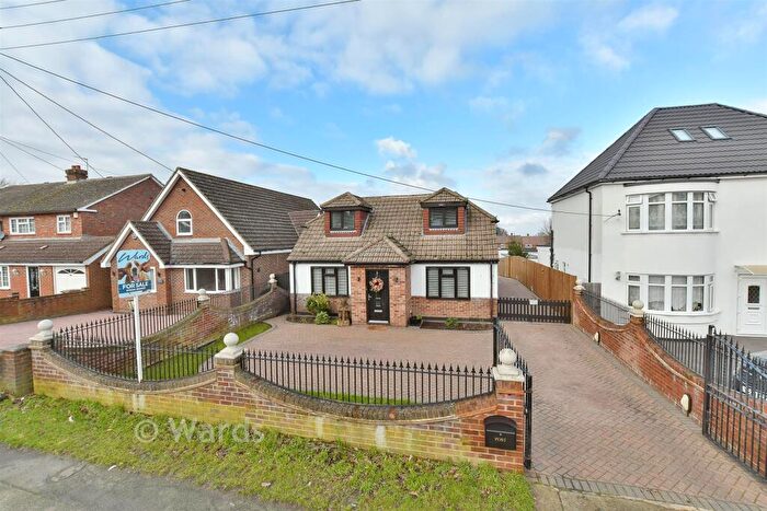 4 Bedroom Chalet For Sale In Chestnut Avenue, Walderslade, Chatham, Kent, ME5