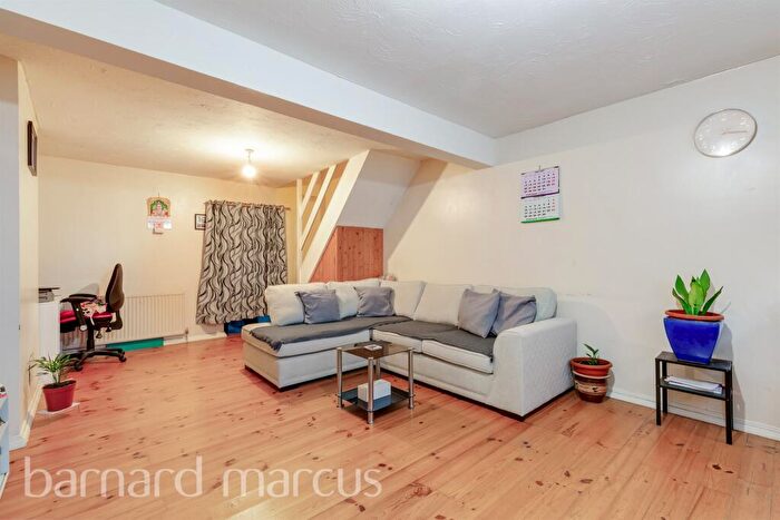 3 Bedroom End Of Terrace House For Sale In London Road, Wallington, SM6