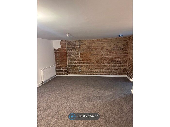 2 Bedroom Flat To Rent In Bristol Road, Gloucester, GL1