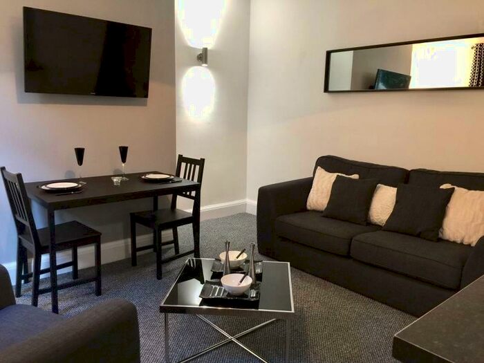 2 Bedroom Terraced House To Rent In Station Parade, LS5