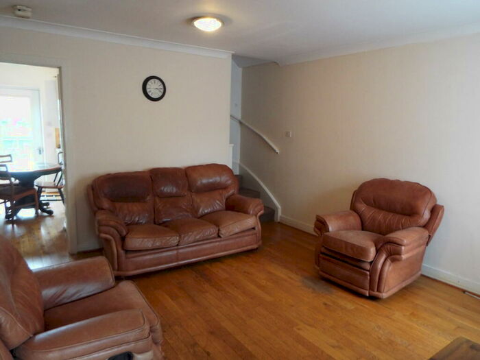 2 Bedroom House To Rent In Grangemoor Court, Cardiff, CF11