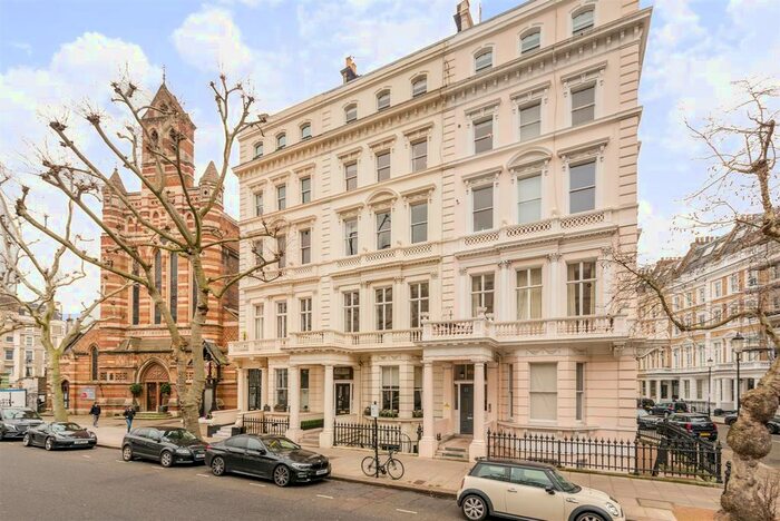 3 Bedroom Flat To Rent In Queen's Gate, London, SW7