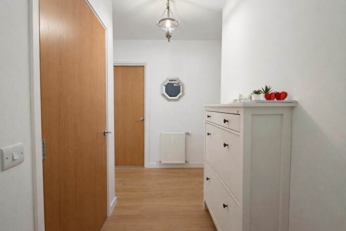 3 Bedroom Flat For Sale In Dan Court, Park Royal, NW10