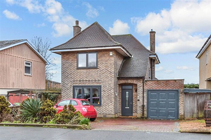 3 Bedroom Detached House For Sale In Halcot Avenue, Bexleyheath, Kent, DA6