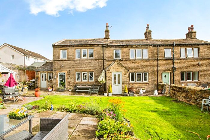3 Bedroom Semi-Detached House For Sale In Illingworth Road, Halifax, HX2