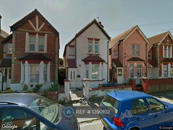 4 Bedroom Detached House To Rent In Albert Road, Hounslow, TW3