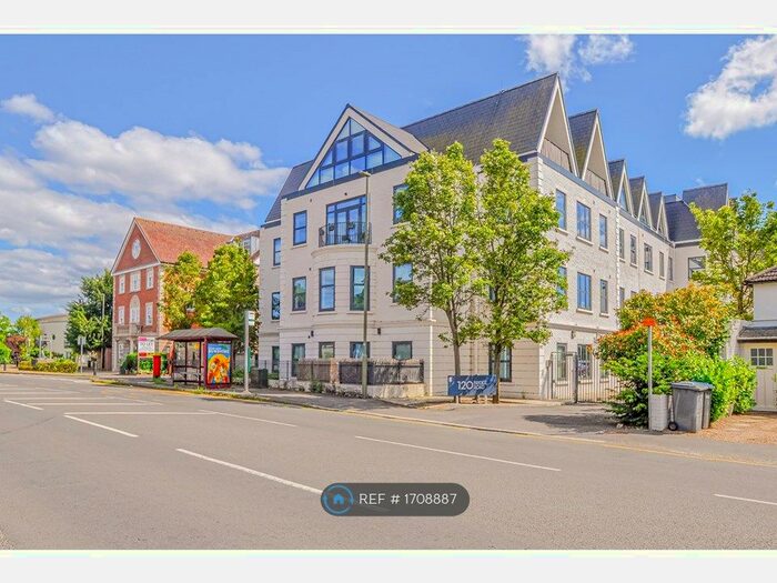 1 Bedroom Flat To Rent In Bridge Road, Chertsey, KT16