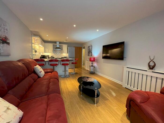 2 Bedroom Flat To Rent In Albion Street, Glasgow, G1