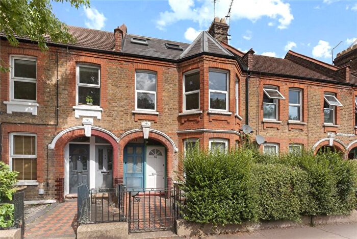 3 Bedroom Flat For Sale In Brettenham Road, Walthamstow, London, E17