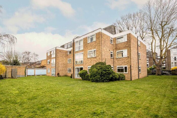 1 Bedroom Flat To Rent In Station Road, Hampton, TW12