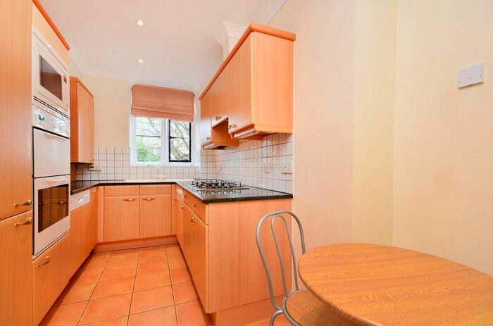 2 Bedroom Flat To Rent In Royal Close, Wimbledon Village, London, SW19