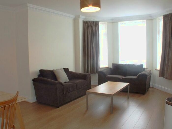 1 Bedroom Flat To Rent In Hale Lane, Mill Hill, London, NW7