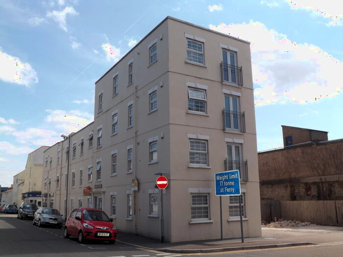2 Bedroom Property To Rent In Torpoint, PL11