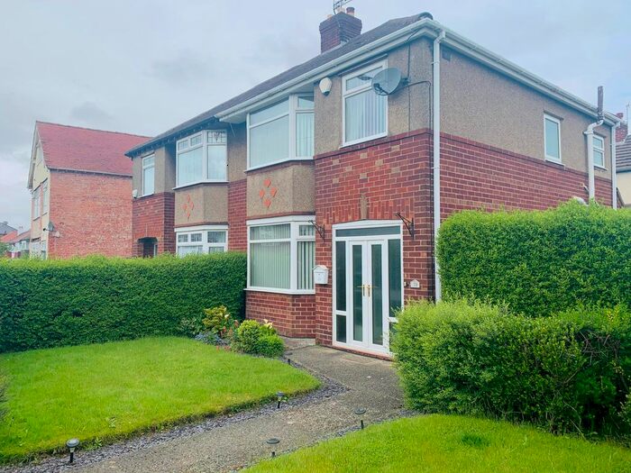 3 Bedroom Semi-Detached House To Rent In Hoylake Road, Moreton, Wirral, CH46